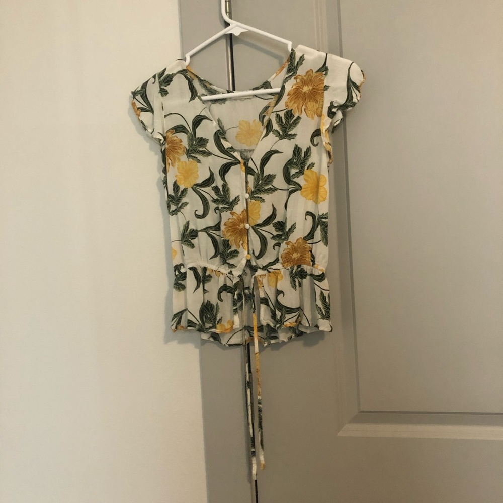 *GIVING AWAY SOON* Floral Top